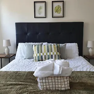 Spacious, Bright Flat Near Town Centre, Parking Apartment York
