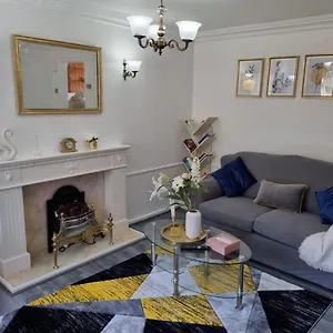 Centrally Located W/ Free Parking & Smart Tv Apartment Leeds (West Yorkshire)